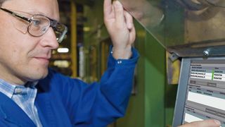 Datenerfassung in der Metallverarbeitung braucht einfache Dialoge und robuste Industrie-PC. (Bild: Stefan Weindl)