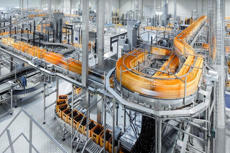 Mit dem neuen Leergutmanagement verbleibt am Produktionsende weder ein Flaschen- und Kastenüberschuss noch umgekehrt eine Unterdeckung in der Anlage. (KHS)