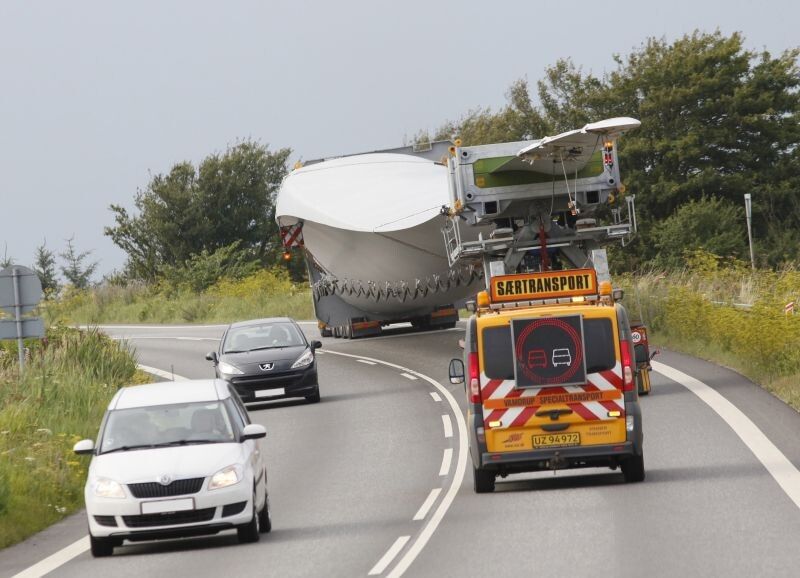 Der erste Prototyp der Weltrekord-Windturbine auf dem Weg durch Dänemark, bei Aufbau und Tests (Siemens)
