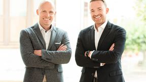 Andreas Keller und Michael Baß (v. l.) sind Geschäftsführer der Südkon Kern GmbH mit Sitz im schwäbischen Aalen-Ebnat. Das Unternehmen wurde als einer der ersten Lohnfertiger für Großteile im süddeutschen Raum gegründet und ist Bestandteil der familiengeführten Vema Group GmbH, zu der auch die Südkon Plast GmbH (technischer Handel) und die Kern Service Solutions GmbH (Industrie- und Handwerksdienstleistungen) gehören. (Bild: Südkon Kern GmbH)