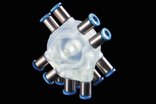 Wendet man Additive Fertigung für Komponenten der Fluidtechnik an, können Maschinen einfacher und günstiger umgebaut werden. Wendet man Additive Fertigung für Komponenten der Fluidtechnik an, können Maschinen einfacher und günstiger umgebaut werden.