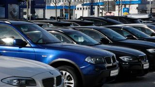 Vor allem der stationäre Autohandel ist von der Corona-Krise betroffen, er musste seine Verkaufsräume schließen. (Bild: Wehner/»kfz-betrieb«)