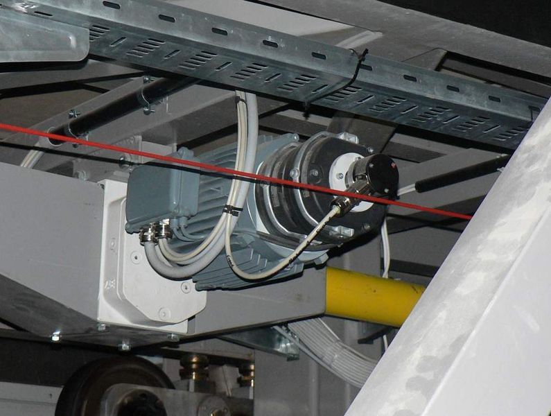 Schnell: Die elektrischen Antriebe in der Obermaschinerie arbeiten schneller und heben größere Lasten als bisher in der internationalen Bühnentechnik üblich. Bild: Michel (Archiv: Vogel Business Media)