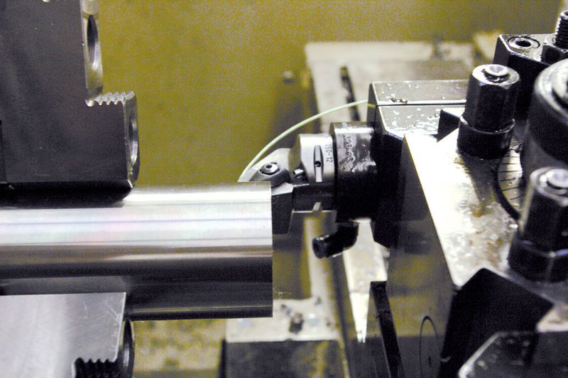 Abb. 4a: Versuchsaufbau zur Temperatur- und Kraftmessung während des Zerspanvorgangs. (Bild: IFW/GFE/AWOK)