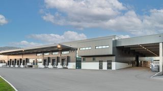 In seiner neuen Montage am Firmensitz in Schwaigern hat Söhner Kunststofftechnik die bisher getrennten Montagebereiche zentralisiert und seine Prozesse nachhaltig optimiert. (Bild: Söhner)