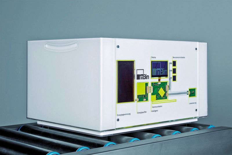 Der neue Behälter für die Zukunft des Lagers? Der Inbin kann sprechen und sogar die Fördertechniksteuerung könnte der smarte Kunststoffklops übernehmen. (Bild: Fraunhofer IML)