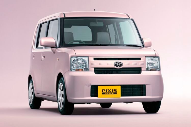 Das andere Extrem: typisch japanische Miniautos, „Kei Cars“ genannt. Etwa ein Drittel der Neuzulassungen Japans fallen in diese Fahrzeugkategorie. Mit der Reihe „Pixis“ hat Toyota eine ganze Menge davon im Programm. (Bild: Toyota)