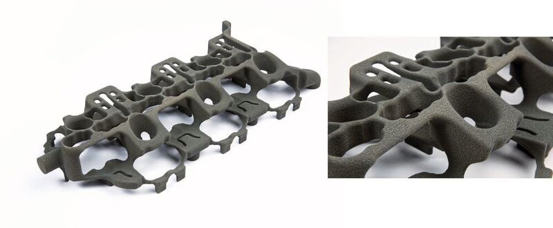 Komplexe Kerne für die Kühlgänge im Zylinderkopf eines Automobilmotors lassen sich allein mit 3D-Druck aus Sand formen.  (Voxeljet AG)