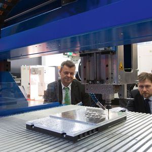 Voll integriert: Datentechnik Reitz präsentiert gemeinsam mit BZT sowie SPPW die komplette Prozesskette der CNC-Bearbeitung.(Bild:  Leipziger Messe/Tom Schulze)