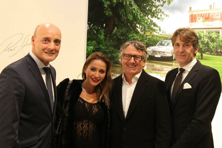 Mehrere hundert Gäste nahmen an der feierlichen Eröffnngsfeier des Stuttgarter Pop-up-Stores teil. Im Foto  (v. l. n. r.): Dirk Kemmer, Maserati Managing Director, Playmate Kinga Mathe, René Staud und Ekkekard Schwarz vom Maserati-Autohaus Gohm in Stuttgart. (Foto: Maserati)