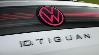 Der Nachfolger des ID 4 heißt ID Tiguan. VW setzt damit die Wiedereinführung bekannter Modellnamen fort. (Bild: Volkswagen AG)
