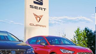 Seat und Cupra: Die Verbindung der beiden Marken ist inzwischen bei vielen Seat-Partnern zu sehen. Nun auch bei Scherer in Bingen. (Scherer/Thorsten Gauls)