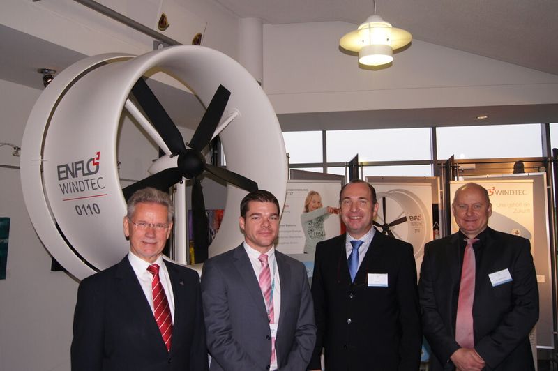 v.l.: Dr. Manfred Wittenstein (Vorstandsvorsitzender der WITTENSTEIN AG), Gregor Stühler (Vertriebsingenieur bei der WITTENSTEIN cyber motor GmbH), Dirk Süss (Geschäftsführer der WindTec Systems AG) und Uwe Steffens-Paal (Geschäftsführer der ENFLO Service GmbH) (Bild: Wittenstein)
