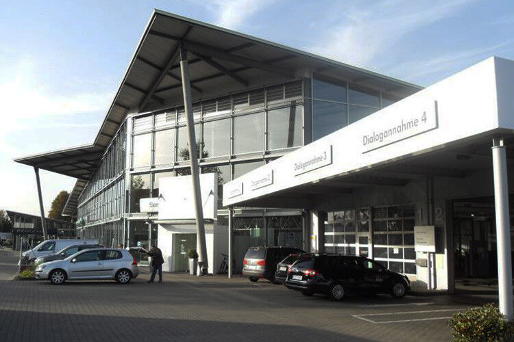 Ein paar Schritte weiter residiert VW. (Foto: Senger)