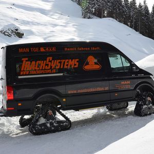 Munter geht es die Schneepiste rauf und runter.(Bild:  MAn)