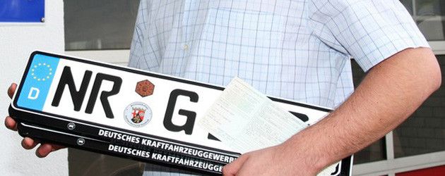 Das persönliche Anmelden in der Zulassungsstelle soll überflüssig werden und für das Autohaus zukünftig online möglich sein. An der Umsetzung der Forderung des Kfz-Gewerbes wird in Berlin gearbeitet. Das persönliche Anmelden in der Zulassungsstelle soll überflüssig werden und für das Autohaus zukünftig online möglich sein. An der Umsetzung der Forderung des Kfz-Gewerbes wird in Berlin gearbeitet.