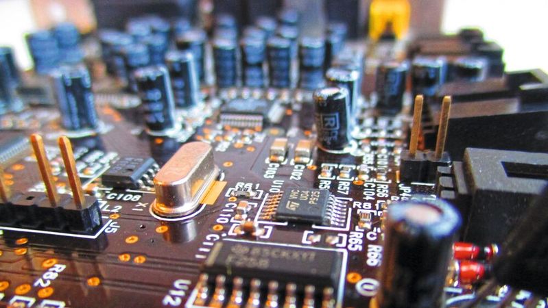 Elektrische Leistungen: Leistungselektronik, Digitaldesign, HF und EMV waren getrennte Disziplinen. Heute laufen sie in einem einzigen Produkt und oft sogar auf ein und derselben Leiterplatte zusammen.(Bild:  frei lizenziert /  Pixabay)
