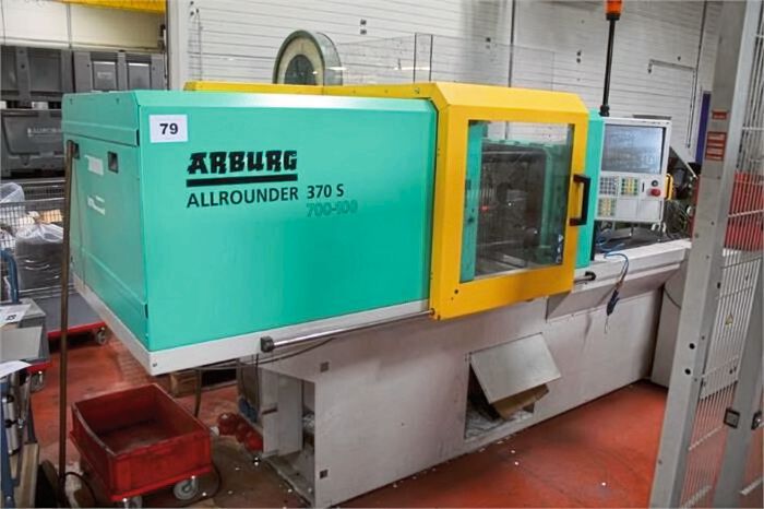 Gleich zwei Spritzgießmaschinen Allrounder 370S 700-100 von 2014 kommen bei HT auch noch unter den Hammer. Einstiegsgebot 8.000 Euro. (Bild: HT)