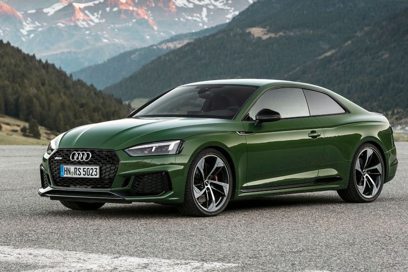 331 kW/450 PS und 600 Newtonmeter mobilisiert der V6 unter der langen Haube. (Audi)
