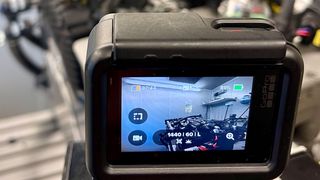 Der „Champagner Motor“ (Zero Vibration Generator) soll so vibrationsfrei laufen, dass ein gefülltes Champagner-Glas darauf völlig ruhig steht.  (Bild: Obrist Group)