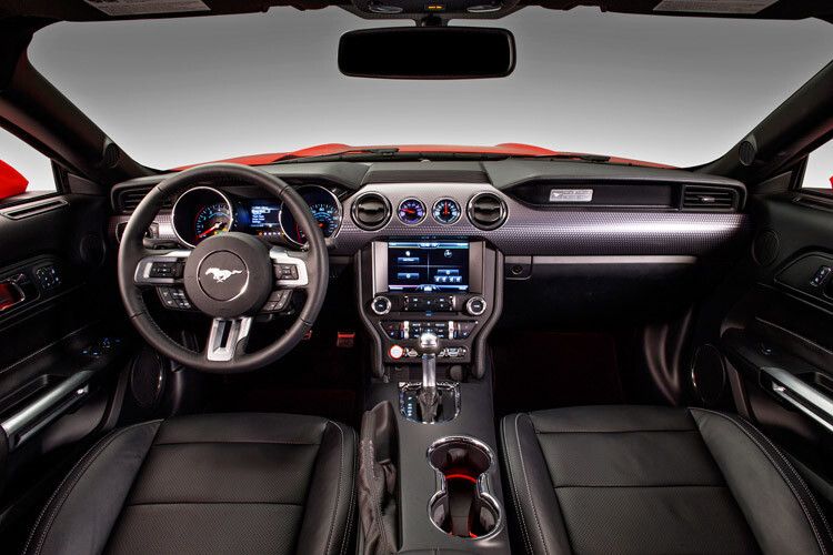 Auch das Interieur verströmt US-Charme. (Foto: Ford)