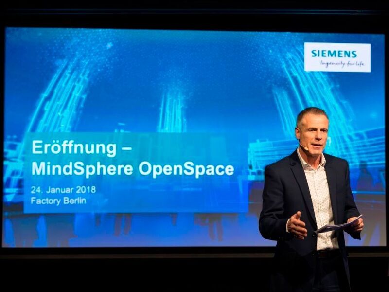 Jan Mrosik, CEO der Siemens Digital Factory Divison, bei der Eröffnung am 24. Januar 2018 (Siemens)