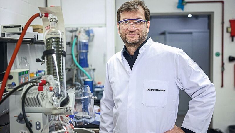 Prof. Dr. Thorsten Glaser von der Universität Bielefeld leitet die neue Forschungsgruppe „Bioinspirierte Oxidationskatalyse mit Eisenkomplexen“