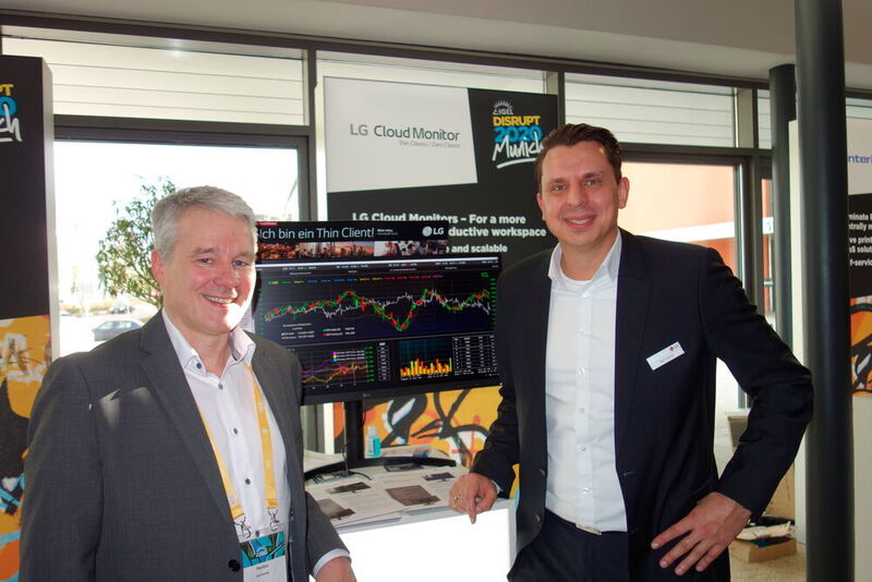 Markus Steinkamp (l., Igel) feierte ein Jahr Technologiepartnerschaft mit Kai Volmer (LG Electronics). (IT-BUSINESS)