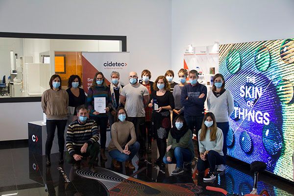 2. Platz in der Kategorie „Produkte und Anwendungen“:  Mit ihren „wiederaufbereitbaren, reparierbaren und recyclingfähigen duroplastischen Verbundwerkstoffenn (3R-Composites) für wettbewerbsfähigere und nachhaltigere Industrien“ überzeugte die spanische Firma Cidetec die Jury. (Cidetec)