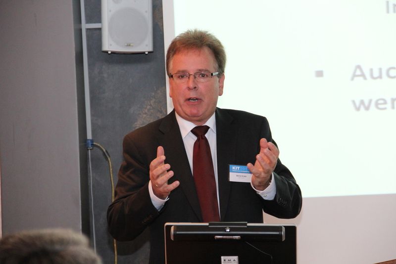 Bernd Kratz zeigte auf, was produzierende Unternehmen vom E-Commerce lernen können. (Bild: Hofmann)