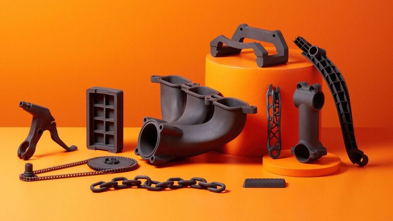Bauteile aus dem neuen kohlenstofffaserverstärken Pulver Nylon 11 CF, die auf dem SLS-3D-Drucker Fuse 1+ 30W von Formlabs gefertigt wurden. 