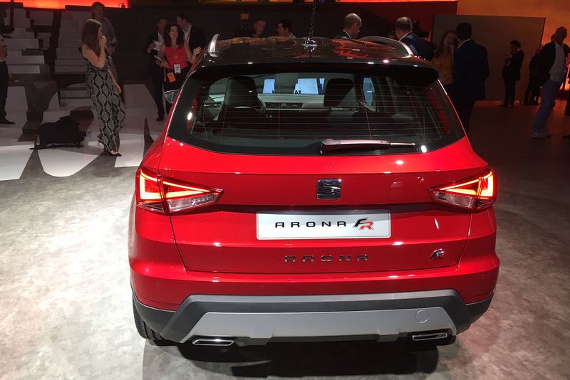 Der kleine SUV zeigt zwar Off-Road-Anleihen, doch ins Gelände sollte man mit dem Arona besser nicht. Es gibt ihn nämlich nicht mit Allradantrieb. (Seat)