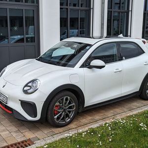 Eine gewisse Ähnlichkeit zumindest an der Front attestieren Manche auch dem bisher einzigen in Deutschland verkauftem Ora-Modell 03.(Bild:  Rosenow – VCG)