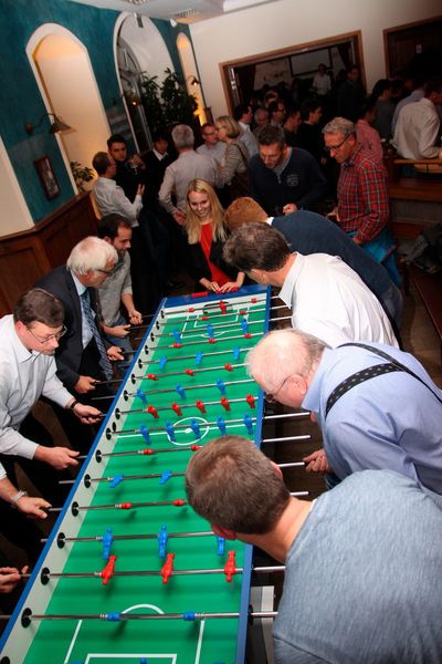 Impressionen der Abendveranstaltung bei den Förderprozess Foren 2016 in Würzburg. Das 4er-Kicker Turnier sorgte für Spaß und Spannung. (Ernhofer/PROCESS)
