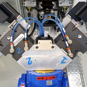 Mit dem Fortus 450mc 3D-Drucker von Stratasys testet GKN Driveline Florenz eine Reihe neuer Tooling-Anwendungen (wie die oben abgebildeten End-of-Arm-Werkzeuge), um kostspielige Produktionsausfälle zu vermeiden. 
