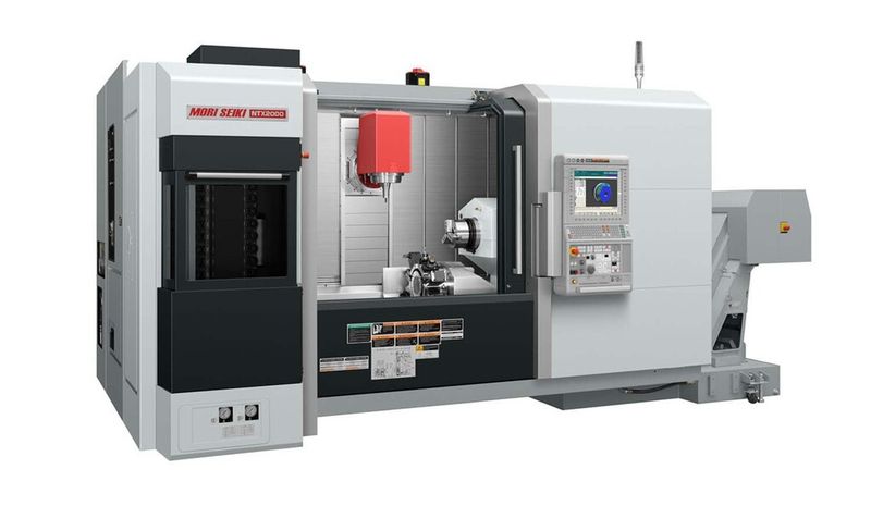 Am Beispiel der Dreh-Fräsmaschine NTX2500/1500SZ wurden fortschrittliche Zerspanungsverfahren demonstriert, die das Potenzial von Mehrachs-Maschinen erheblich steigern. (Mori Seiki)
