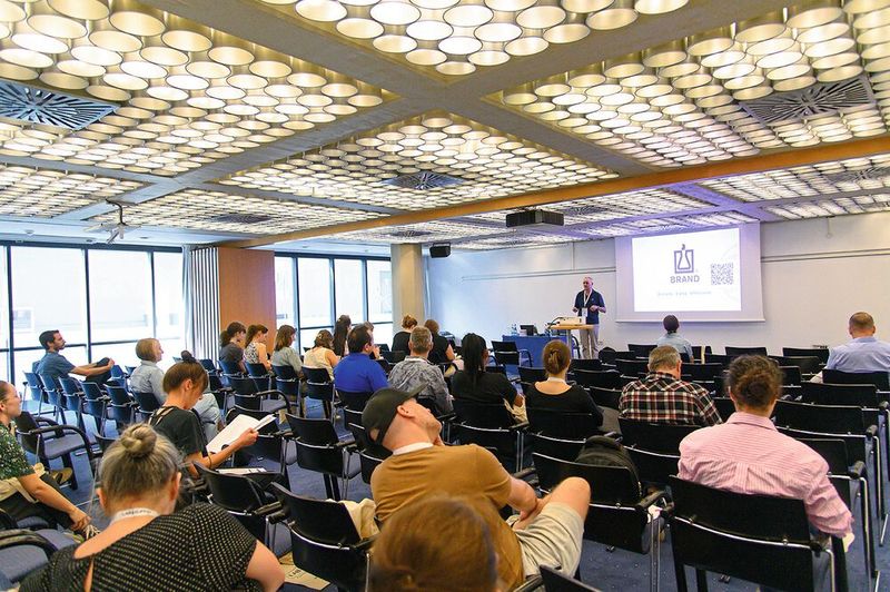 Teil des LAB-SUPPLY-Konzepts sind die Fachvorträge, in denen z. B. Aplikationen aus der Analytik vorgestellt werden oder wie hier Tipps und Tricks zum Pipettieren im Fokus stehen. (Bild: Stefan Stark)