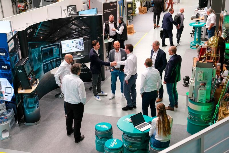 Chiron lud zum Open House, und zahlreiche intesessenten informierten sich über die neuesten Technologien, Entwicklungen und Trends. Mit dabei waren 36 Qualitätspartner, die mit ihren Produkten und Innovationen integraler Teil des Erfolgskonzepts der Veranstaltung sind.(Bild:  Chiron)