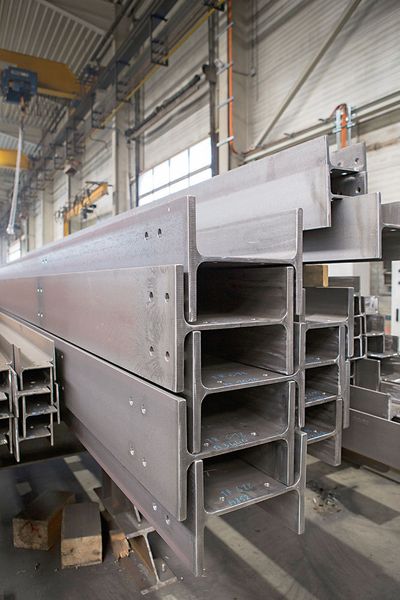 4500 t Stahl und tausende Bohrungen – Robustheit und Langlebigkeit der Kantenfräsen sind eine wichtige Voraussetzung für den Einsatz im Industriebetrieb. (Metabo)