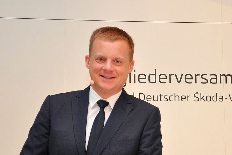 Durch die Sitzung des Verbands Deutscher Skoda-Vertragspartner führte der TV-Sprecher Marc Bator. (Foto: Grimm)