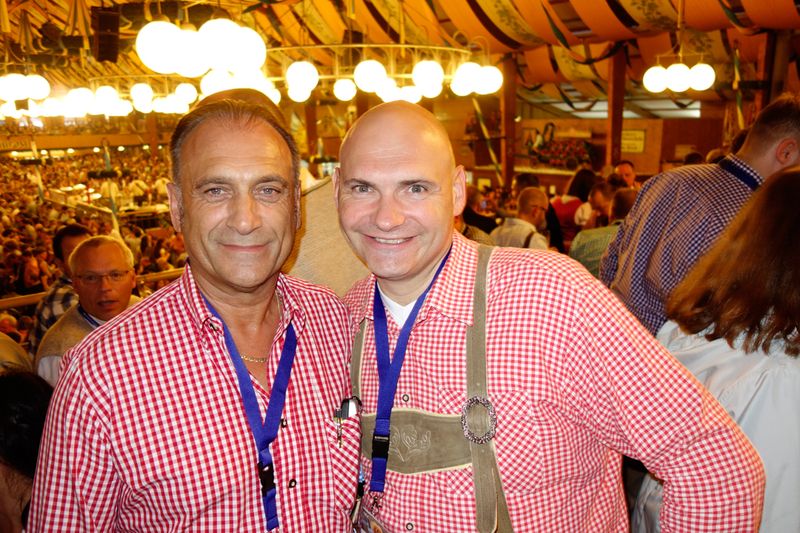 Wem steht rot-kariert besser (l.) Sigi Ellwanger, NEC, oder André Heinisch, Uwe H. Heider? (Bild: IT-BUSINESS)