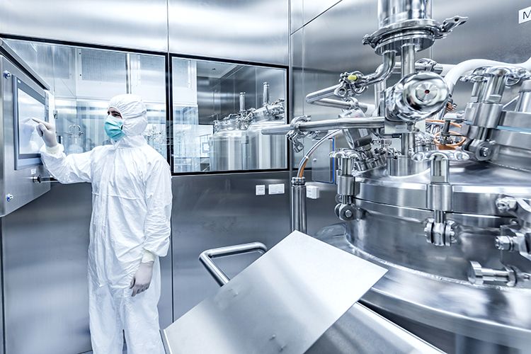 Durch die enge Zusammenarbeit der Technologiepartner entstand auf Basis des sich weiterentwickelnden Standards eine robuste, GMP-konforme Automatisierungsarchitektur. (Bild: ZETA)