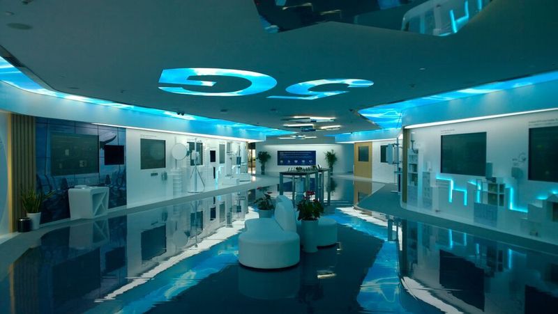 Im Entwicklungszentrum präsentiert Huawei in einem Showroom die eigenen 5G-Lösungen vom Smartphone bis zum Datacenter. (Vogel IT-Medien)