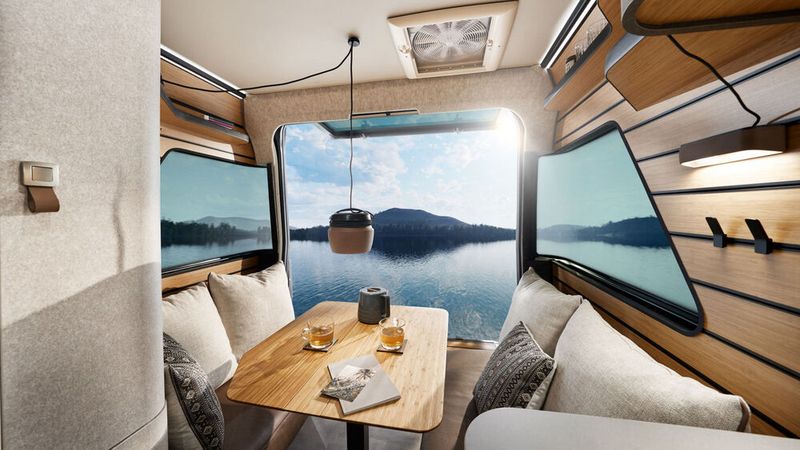 Ein echter Hingucker ist der Loungebereich im Heck. (Bild: Hymer)