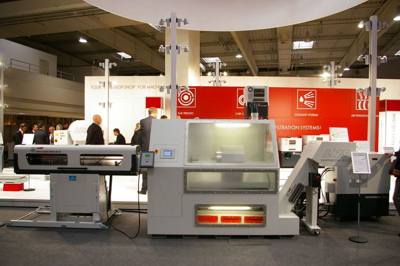LNS, le bien connu fabricant de ravittailleur de barres pour décolleteuses complète son assortiment et propose également des systèmes de lubrification haute pression ainsi que des racleurs de copeaux. (Image MSM) (Archiv: Vogel Business Media)
