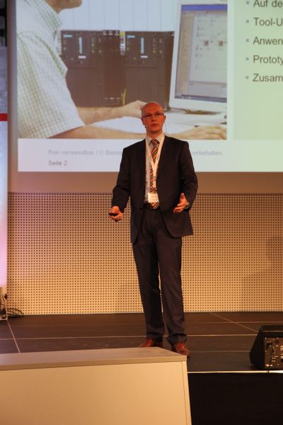 Mathias Oppelt, Produktmanager Simulation SiemensWeitere Bildergalerien zum Kongress:    Aussteller & Impressionen   Abendveranstaltung beim Digital Plant Kongress 2014 (Bild: PROCESS)