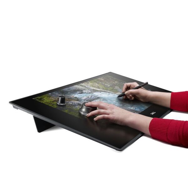 Auf dem Canvas arbeitet man nicht nur mit Touch und Stift, sondern noch mit einem weiteren Eingabegerät, dass Dell als Totem bezeichnet. (Dell)