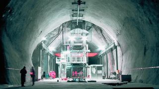 Einsichten: Verladestation am Schachtende des Service-Aufzugs. (Archiv: Vogel Business Media)