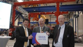 Zufriedene Gesichter bei Fabrikchef Walter Grödl, Guy Chardon, Senior Vice President Thermal Products, und Thomas Fligge, Vice President (v.l.n.r.) (Archiv: Vogel Business Media)