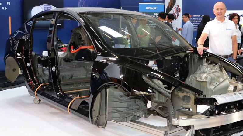 Die Unfallinstandsetzung eines E-Fahrzeugs wirft spezielle Fragen auf.(Bild:  Klasing)